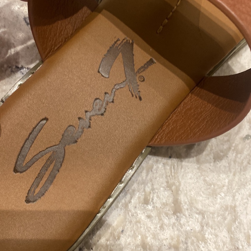 Seven7 sandals. Size 8 - Picture 3 of 3